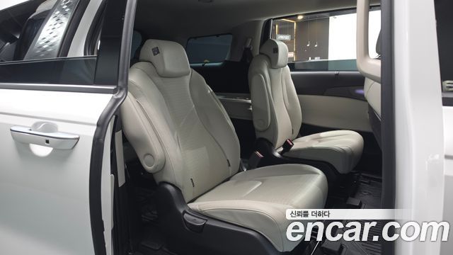 Kia Canival 2023 — photo 18