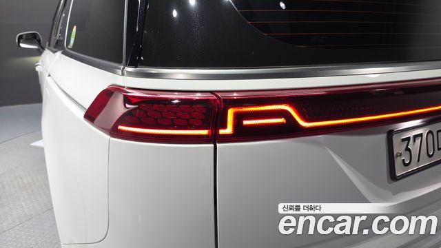 Kia Canival 2023 — photo 9