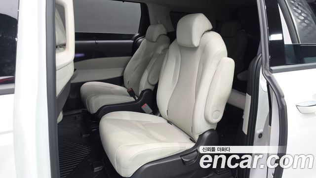 Kia Canival 2023 — photo 16