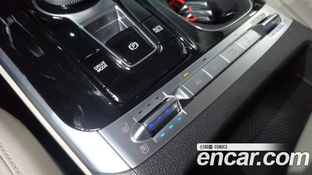 Kia Canival 2023 — photo 32