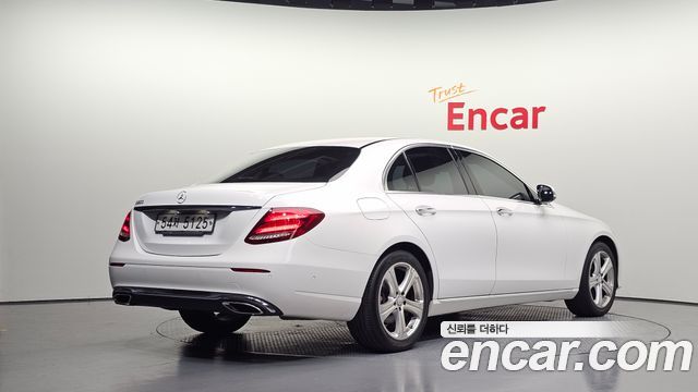 Mercedes-Benz E-Class 2017 — photo 2