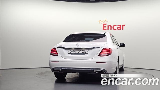 Mercedes-Benz E-Class 2017 — photo 4