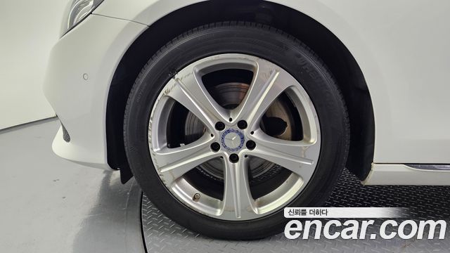 Mercedes-Benz E-Class 2017 — photo 5