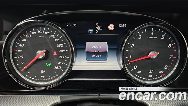 Mercedes-Benz E-Class 2017 — photo 8