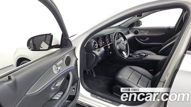 Mercedes-Benz E-Class 2017 — photo 10
