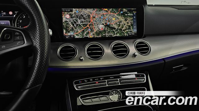 Mercedes-Benz E-Class 2017 — photo 15