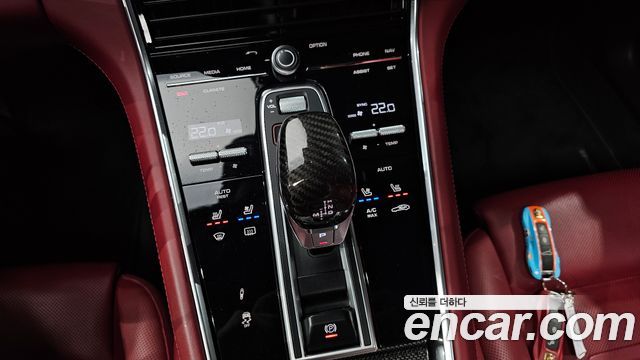 Porsche Panamera 2018 — photo 28