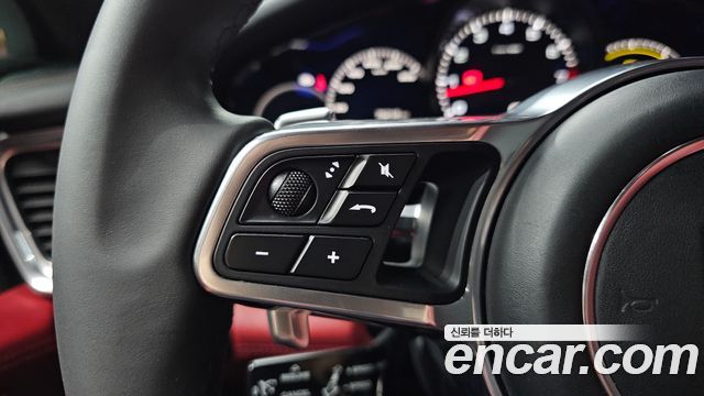 Porsche Panamera 2018 — photo 31