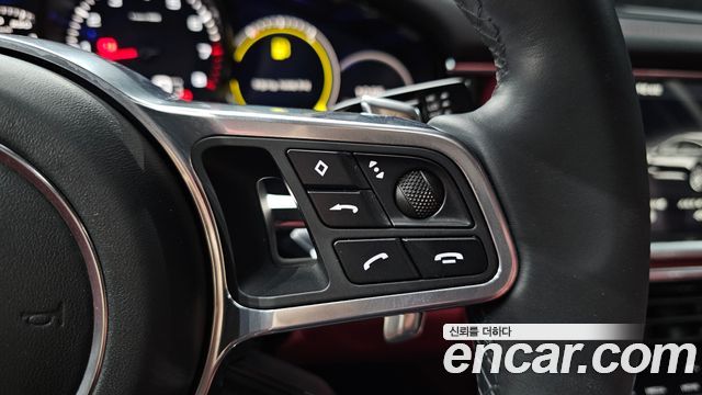 Porsche Panamera 2018 — photo 32