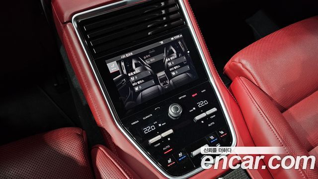 Porsche Panamera 2018 — photo 39