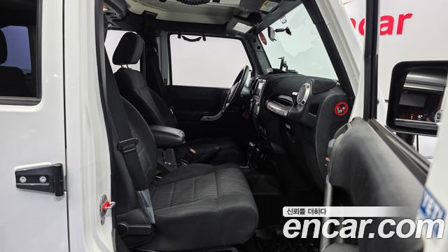 Jeep Wrangler 2012 — photo 11