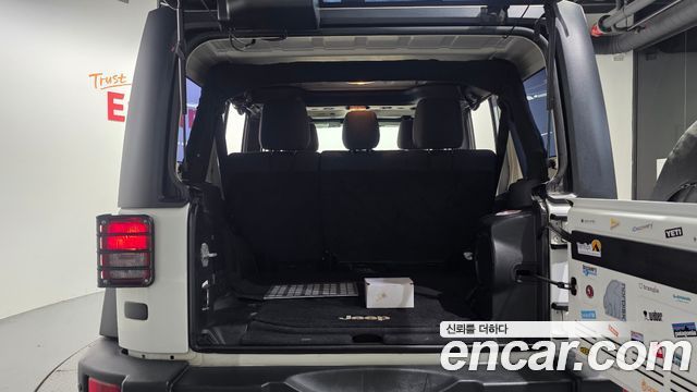 Jeep Wrangler 2012 — photo 20