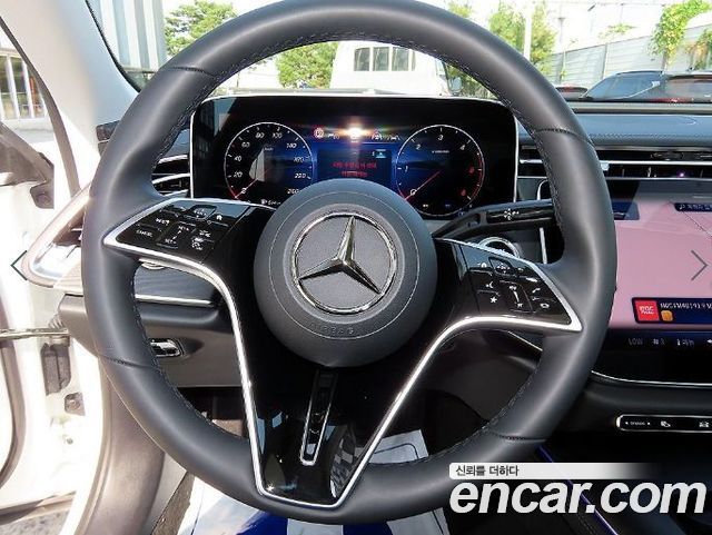 Mercedes-Benz E-Class 2026 — photo 8