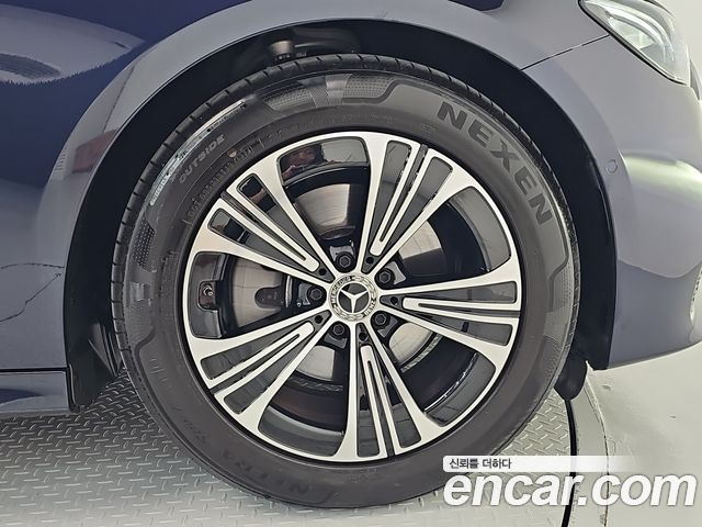 Mercedes-Benz E-Class 2024 — photo 5