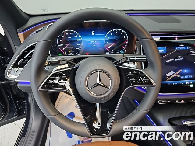 Mercedes-Benz E-Class 2024 — photo 11