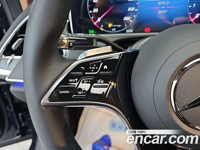 Mercedes-Benz E-Class 2024 — photo 12