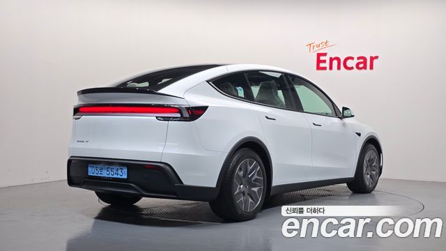 Tesla Model Y 2026 — photo 2