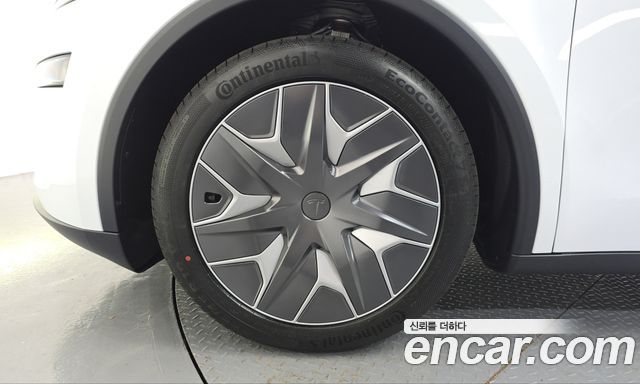 Tesla Model Y 2026 — photo 5