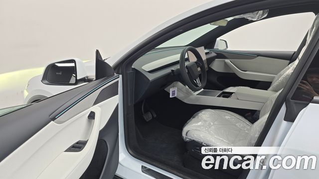 Tesla Model Y 2026 — photo 10