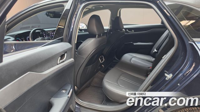 Kia K5 2023 — photo 18
