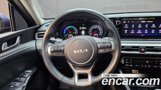 Kia K5 2023 — photo 19