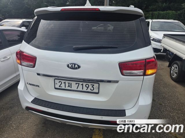 Kia Canival 2015 — photo 4
