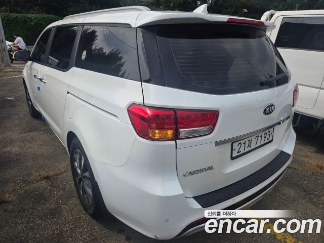 Kia Canival 2015 — photo 6