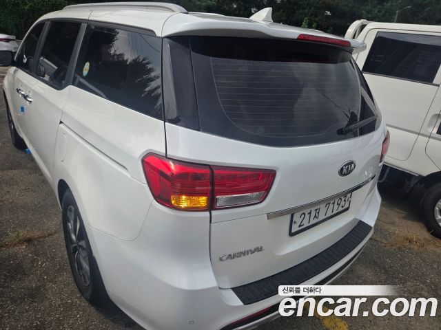 Kia Canival 2015 — photo 7