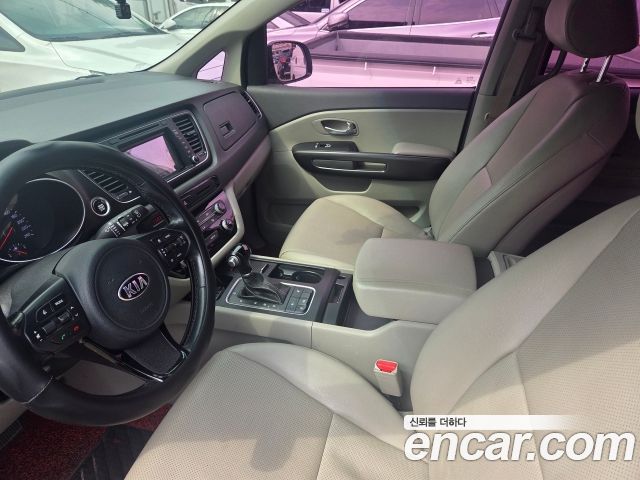 Kia Canival 2015 — photo 9