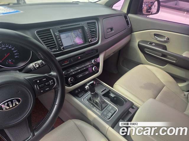 Kia Canival 2015 — photo 10