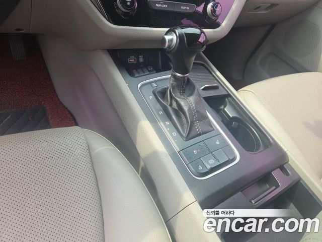 Kia Canival 2015 — photo 12