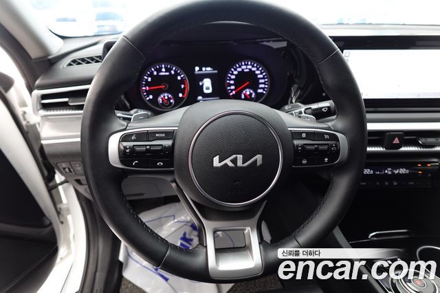 Kia K5 2023 — photo 17