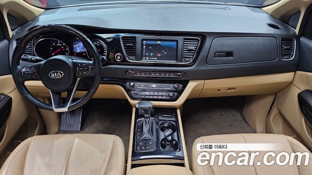 Kia Canival 2018 — photo 10