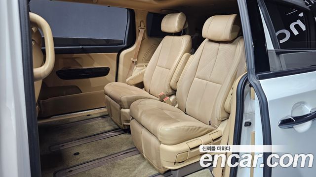 Kia Canival 2018 — photo 18