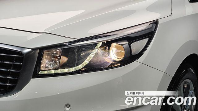 Kia Canival 2018 — photo 8