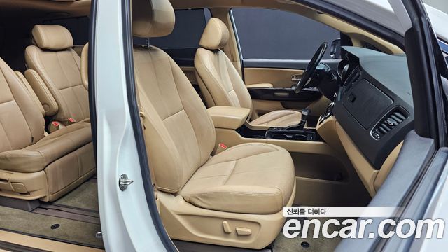 Kia Canival 2018 — photo 16