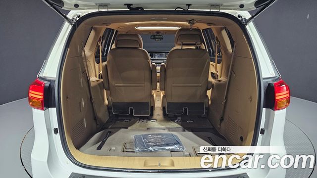 Kia Canival 2018 — photo 32