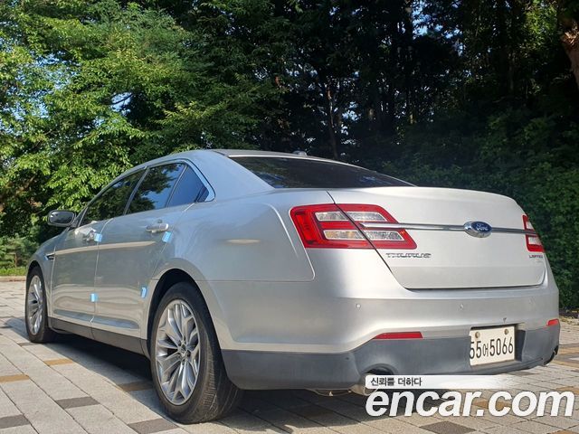 Ford Taurus 2014 — photo 2