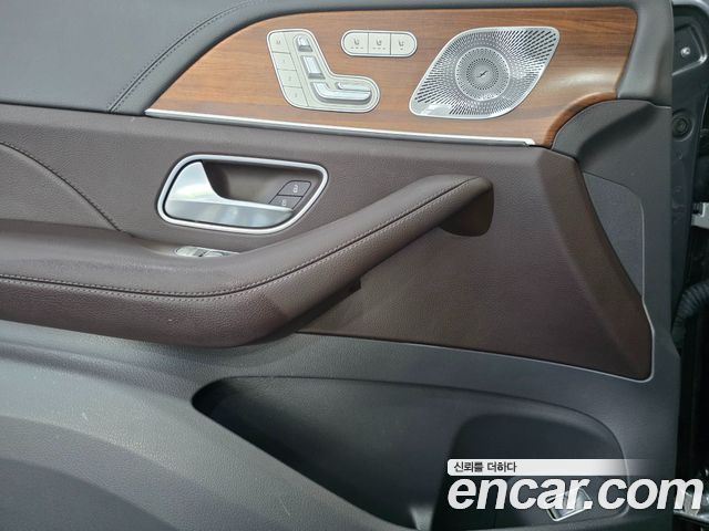 Mercedes-Benz GLE-Class 2020 — photo 11