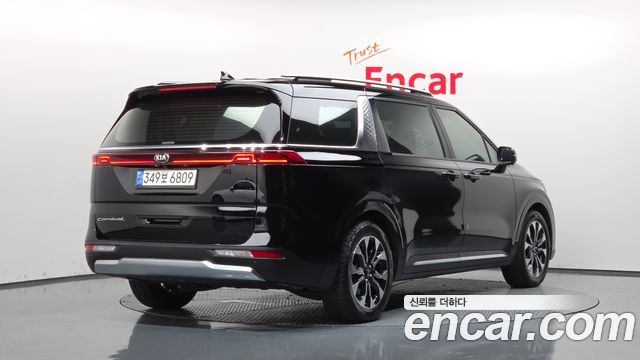 Kia Canival 2021 — photo 2
