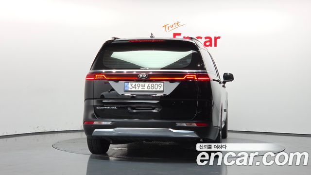 Kia Canival 2021 — photo 4