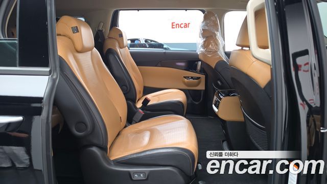 Kia Canival 2021 — photo 17