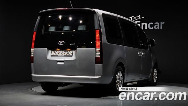 Hyundai Staria 2022 — photo 2