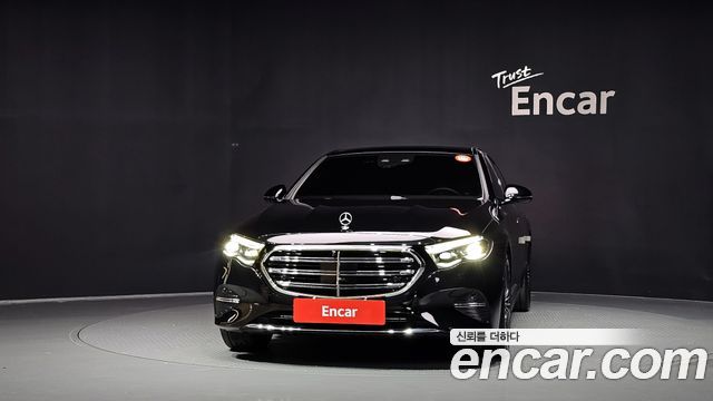 Mercedes-Benz E-Class 2024 — photo 3