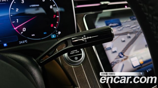 Mercedes-Benz E-Class 2024 — photo 12