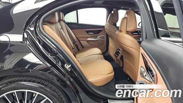 Mercedes-Benz E-Class 2024 — photo 17