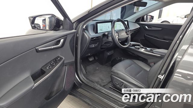 Kia EV6 2023 — photo 13