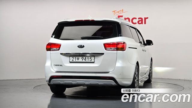Kia Canival 2018 — photo 4