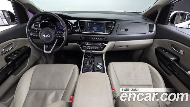 Kia Canival 2018 — photo 10