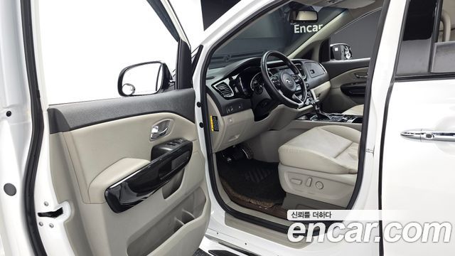 Kia Canival 2018 — photo 13